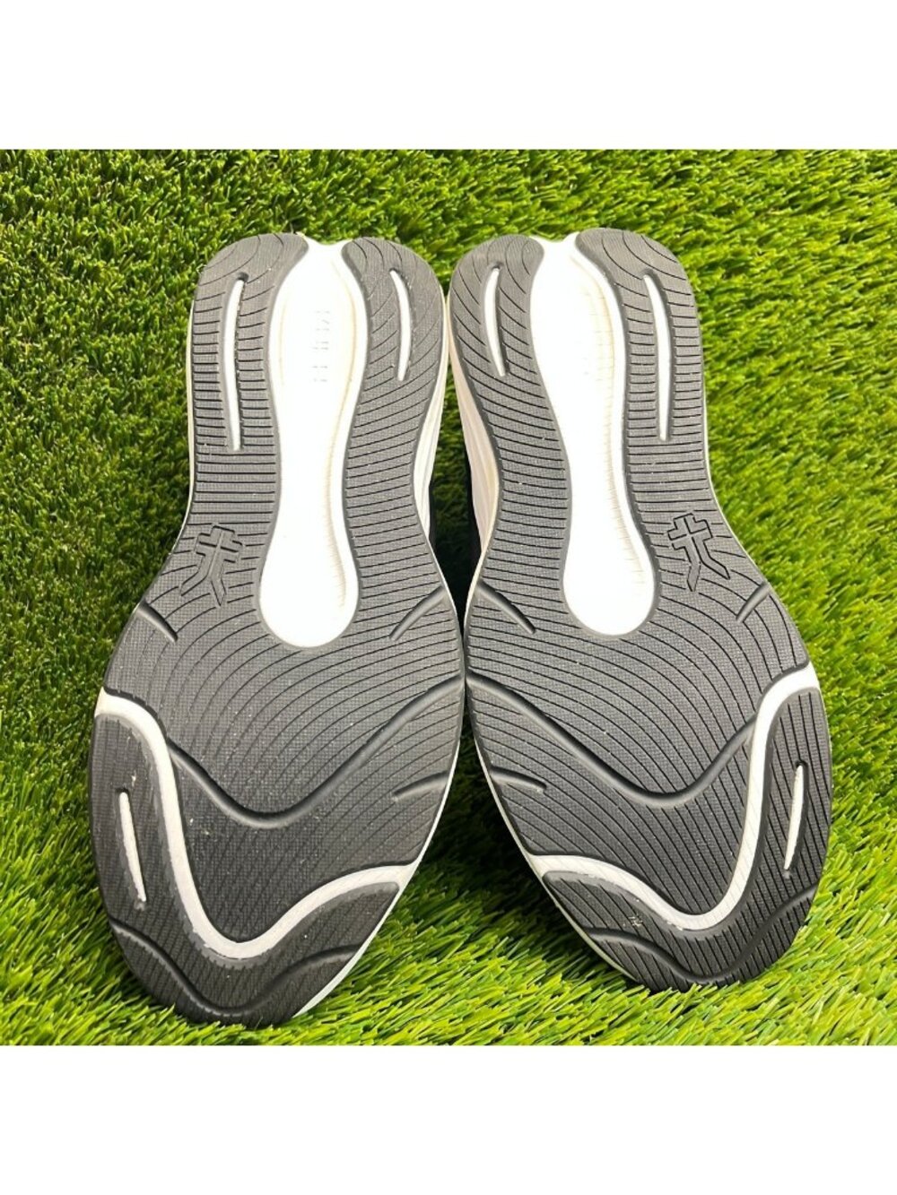 Kuru Atom‎ 2 Mens Size 7.5E Black White Athletic Running Walking Shoes Sneakers